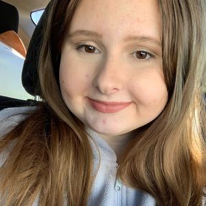 Meet your Posher, Alyssa